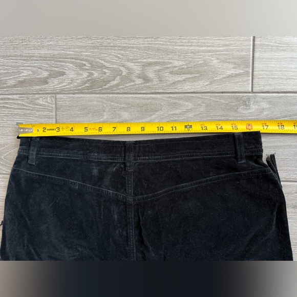 Guess Jeans|Vintage y2k black micro mini skirt in velvet corduroy fabric•••30 - Picture 9 of 10